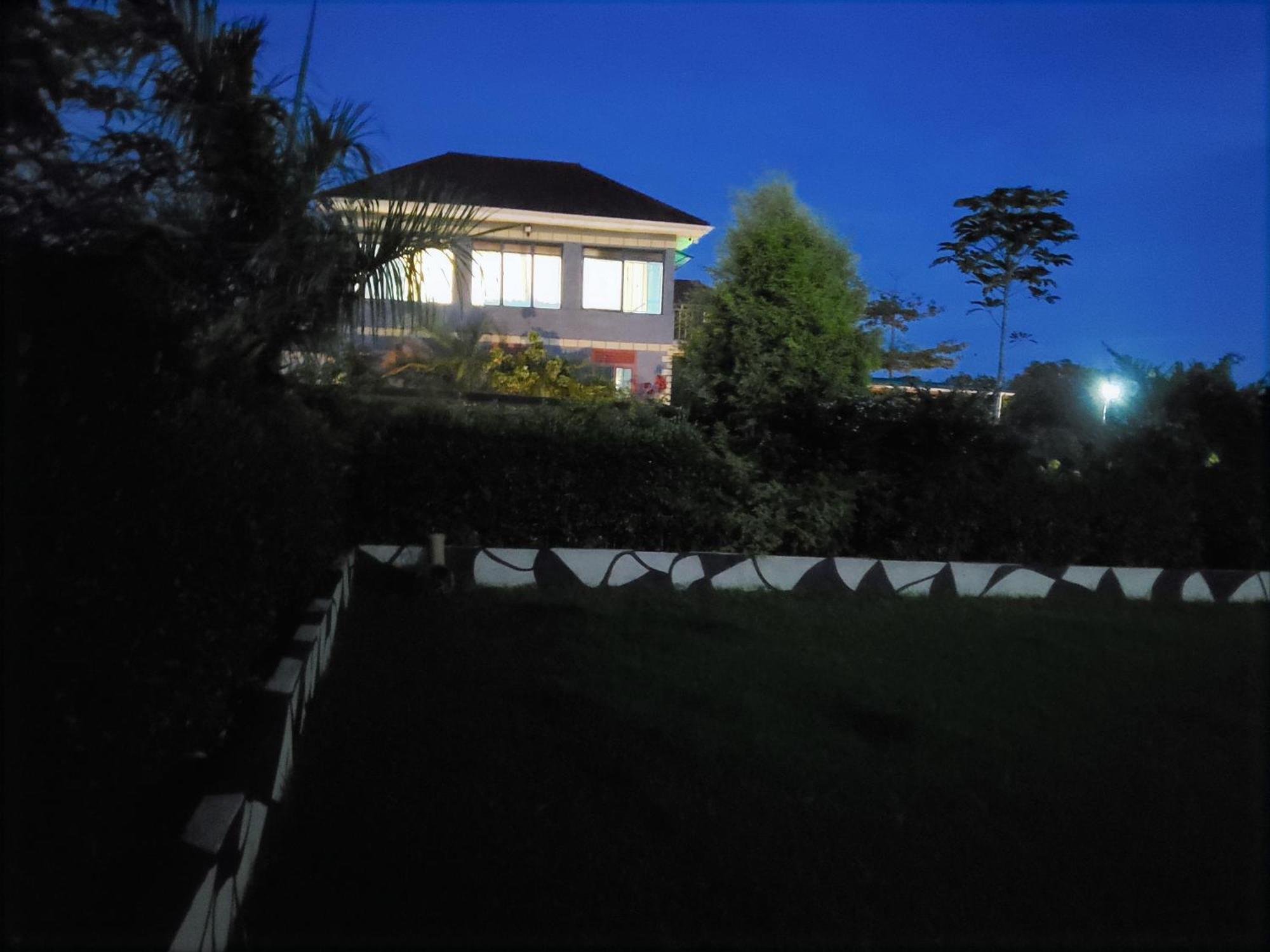 Gorilla African Guest House Entebbe Eksteriør bilde
