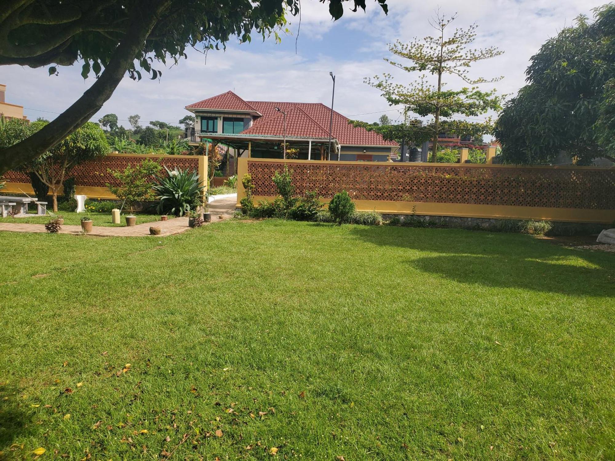 Gorilla African Guest House Entebbe Eksteriør bilde
