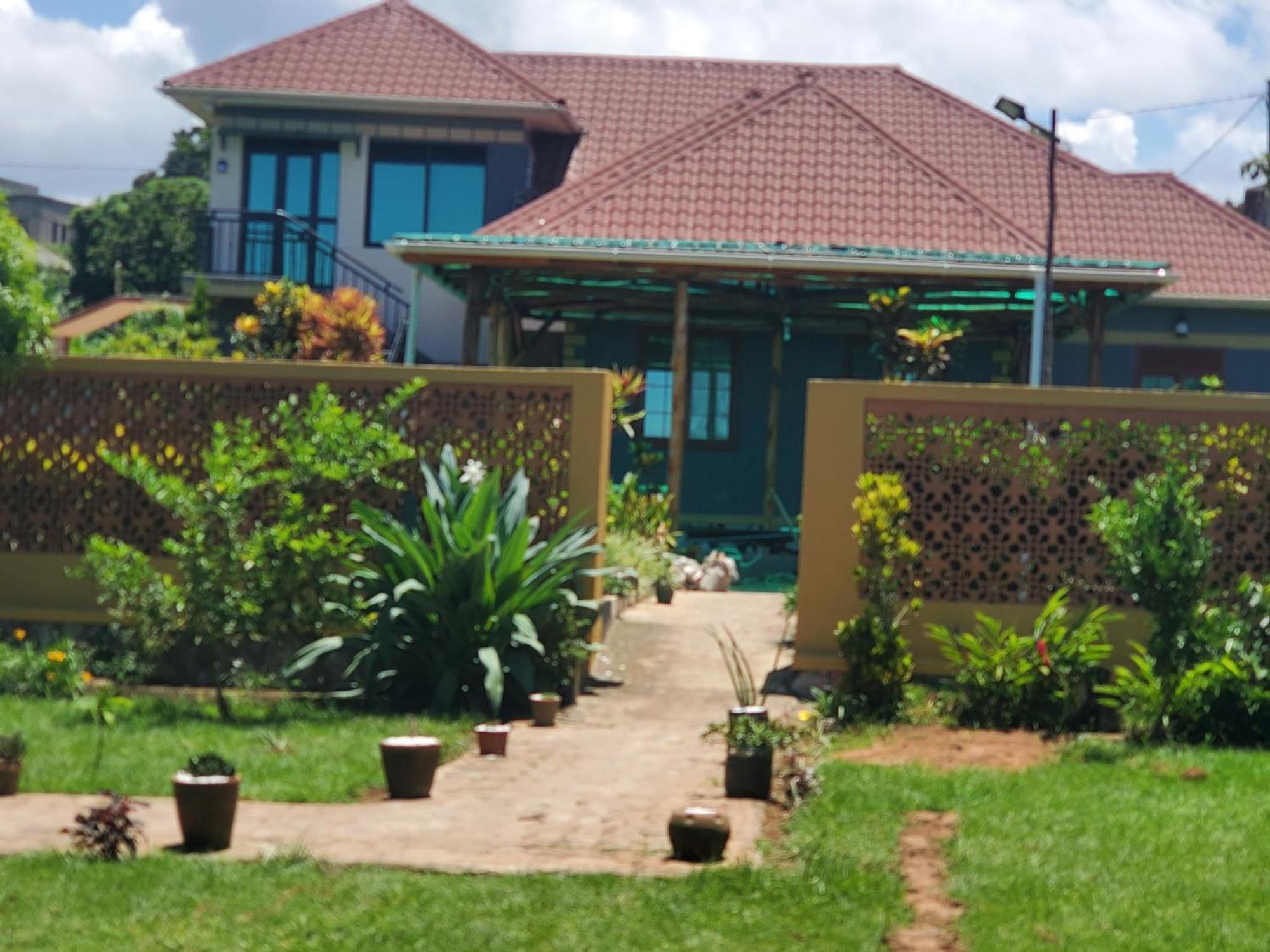 Gorilla African Guest House Entebbe Eksteriør bilde