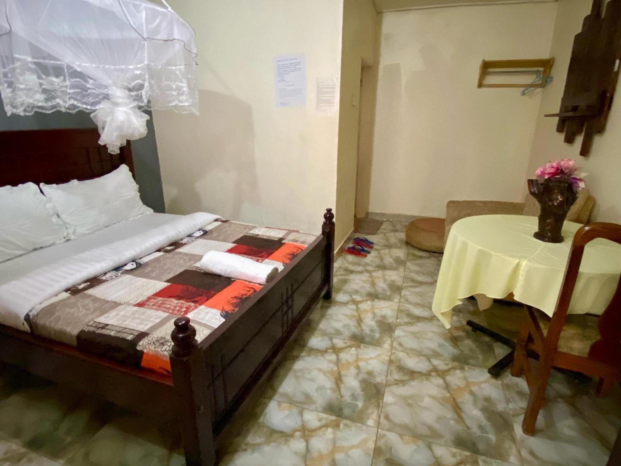 Gorilla African Guest House Entebbe Eksteriør bilde