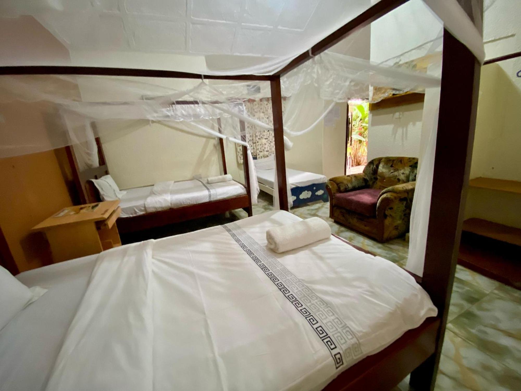 Gorilla African Guest House Entebbe Eksteriør bilde